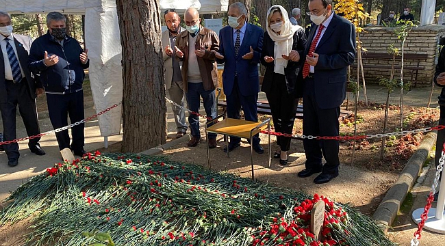 DEMİREL UNUTULMADI: 96. YAŞ GÜNÜNDE MEZARI BAŞINDA ANILDI