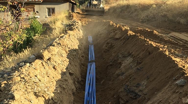 EKİNÖZÜ AMBAR MAHALLESİNDE ŞEBEKE YENİLEMELERİ DEVAM EDİYOR