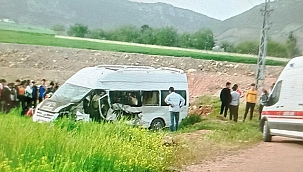 Kahramanmaraş'ta öğrenci servisi ile motosiklet çarpıştı!