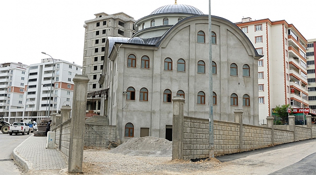 Şehitler Camii'nde Çevre Düzenleme Çalışmaları Gerçekleştiriliyor