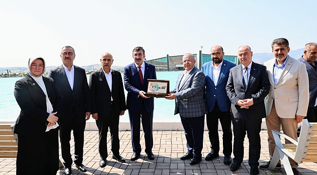 Başkan Mahçiçek'ten Cumhurbaşkanı Yardımcısı Yılmaz'a EXPO 2023 sunumu.