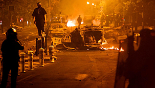 Fransa'daki protestolarda ölenlerin sayısı 2'ye yükseldi! İtfaiye eri tüm müdahalelere rağmen kurtarılamadı.