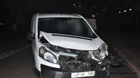 Elbistan'da Otomobil İle Kamyonet Çarpıştı
