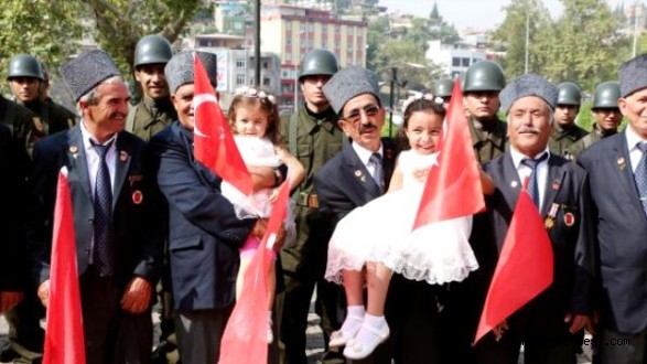 GAZİLER GÜNÜNDE KAHRAMANMARAŞLI GAZİLER TERÖRÜ LANETLEDİ