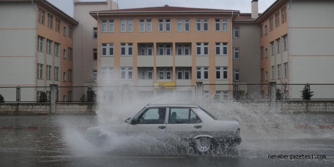 K.Maraş'ta Sağanak Sel Tehlikesi Yarattı