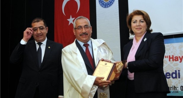 KSÜ REKTÖRÜ PROF. DR. DURMUŞ DEVECİ'YE AZERBAYCAN CUMHURİYETİ TARAFINDAN "EBEDİ LİDER ALTIN DÖŞ NİŞANI" VERİLDİ