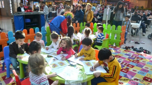 Piazza Boyama Günleri'nde Çocuklar, Hem Öğrendi Hem Eğlendi