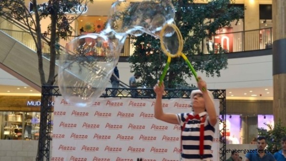 Piazza Çocuk Kulübü'nde Bubble Show