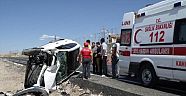 Göksun'da Otomobil İş Makinesine Çarptı: 2 Yaralı