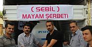 Her Ramazan'da Meyan Şerbeti Dağıtıyor