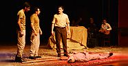 K.Maraş Büyükşehir Belediyesi Konservatuarı Drama Topluluğu'ndan 'Çanakkale Geçilmez' Gösterisi