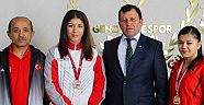 Yıldız Bayanlar Türkiye Şampiyonası Tamamlandı:Bayan Güreşçilerimiz Türkiye 2.Si